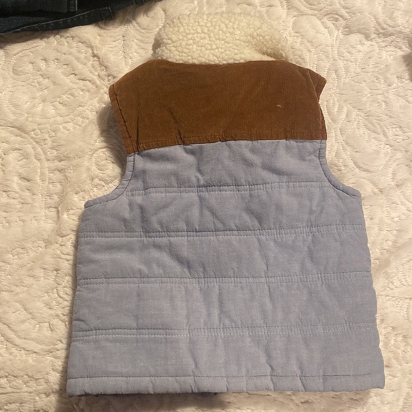 VEST - Picture 4 of 6